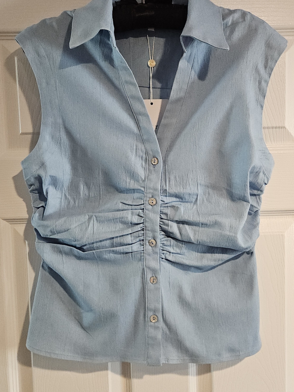 entro Light Blue Sleeveless Button-Front Ruched Shirt